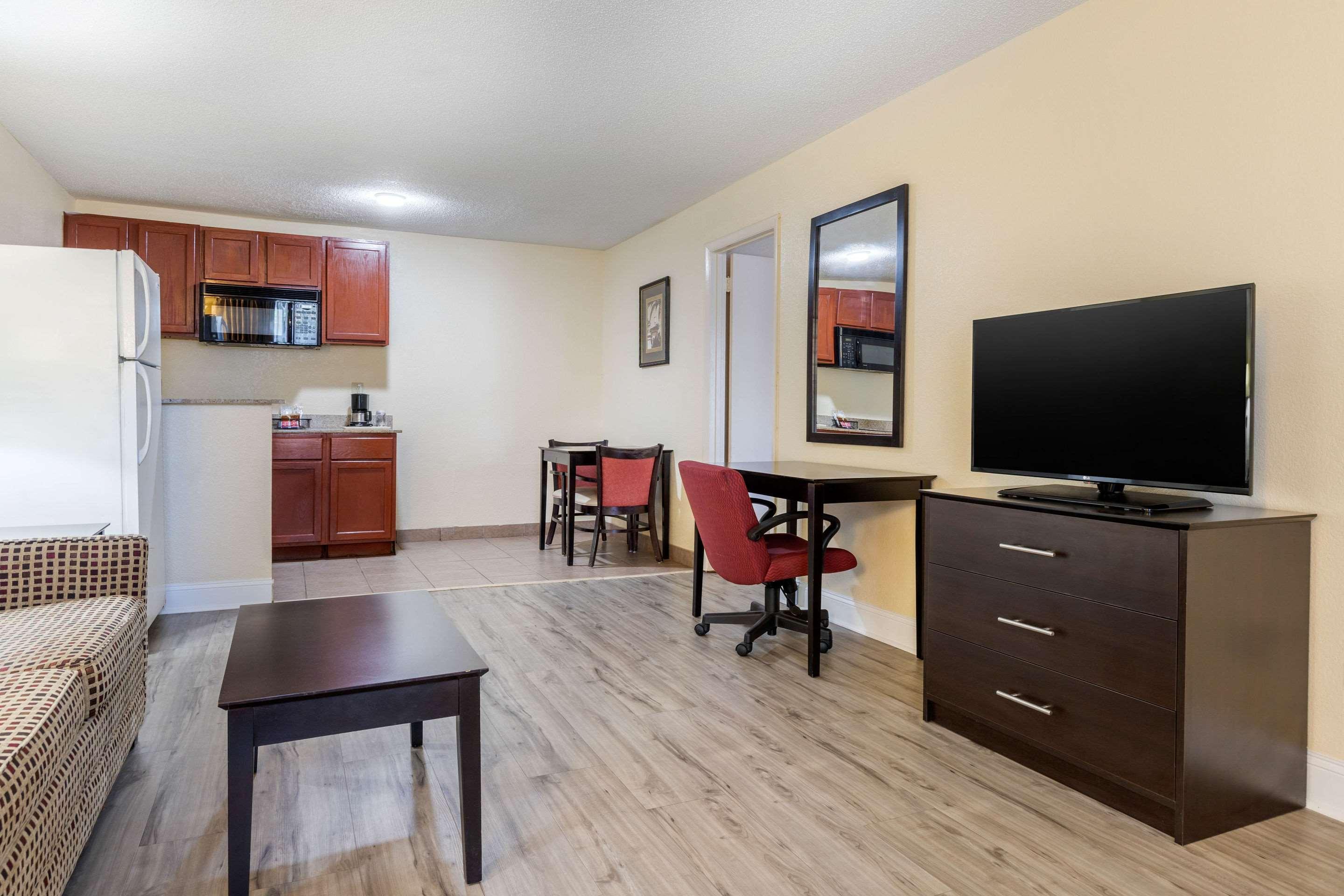 Quality Inn & Suites Лексингтън Екстериор снимка