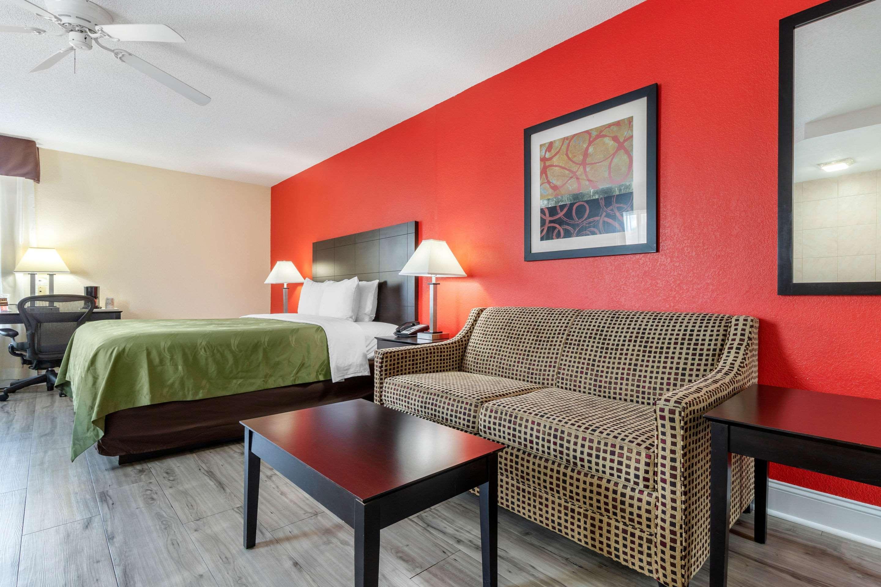 Quality Inn & Suites Лексингтън Екстериор снимка