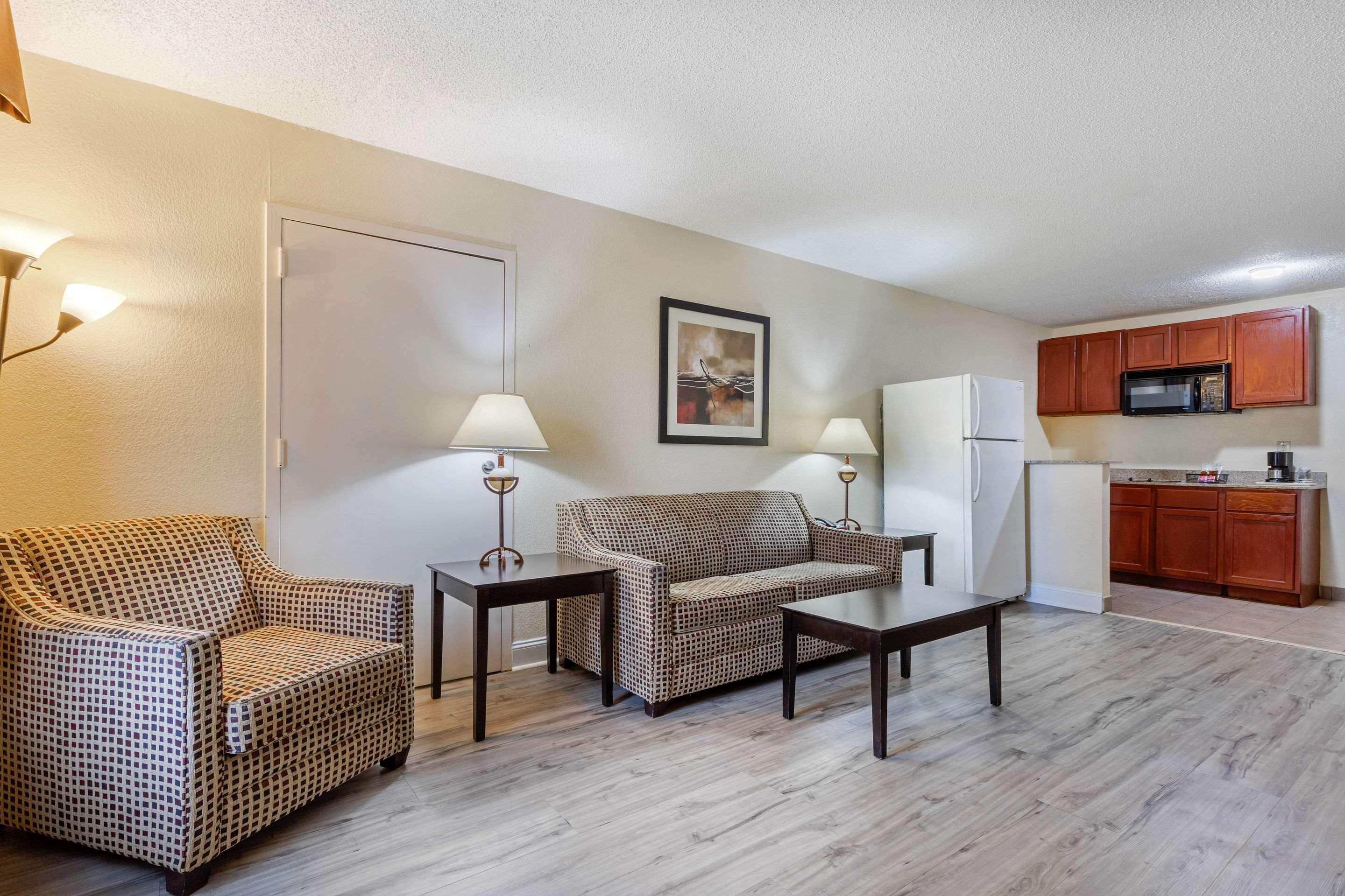 Quality Inn & Suites Лексингтън Екстериор снимка