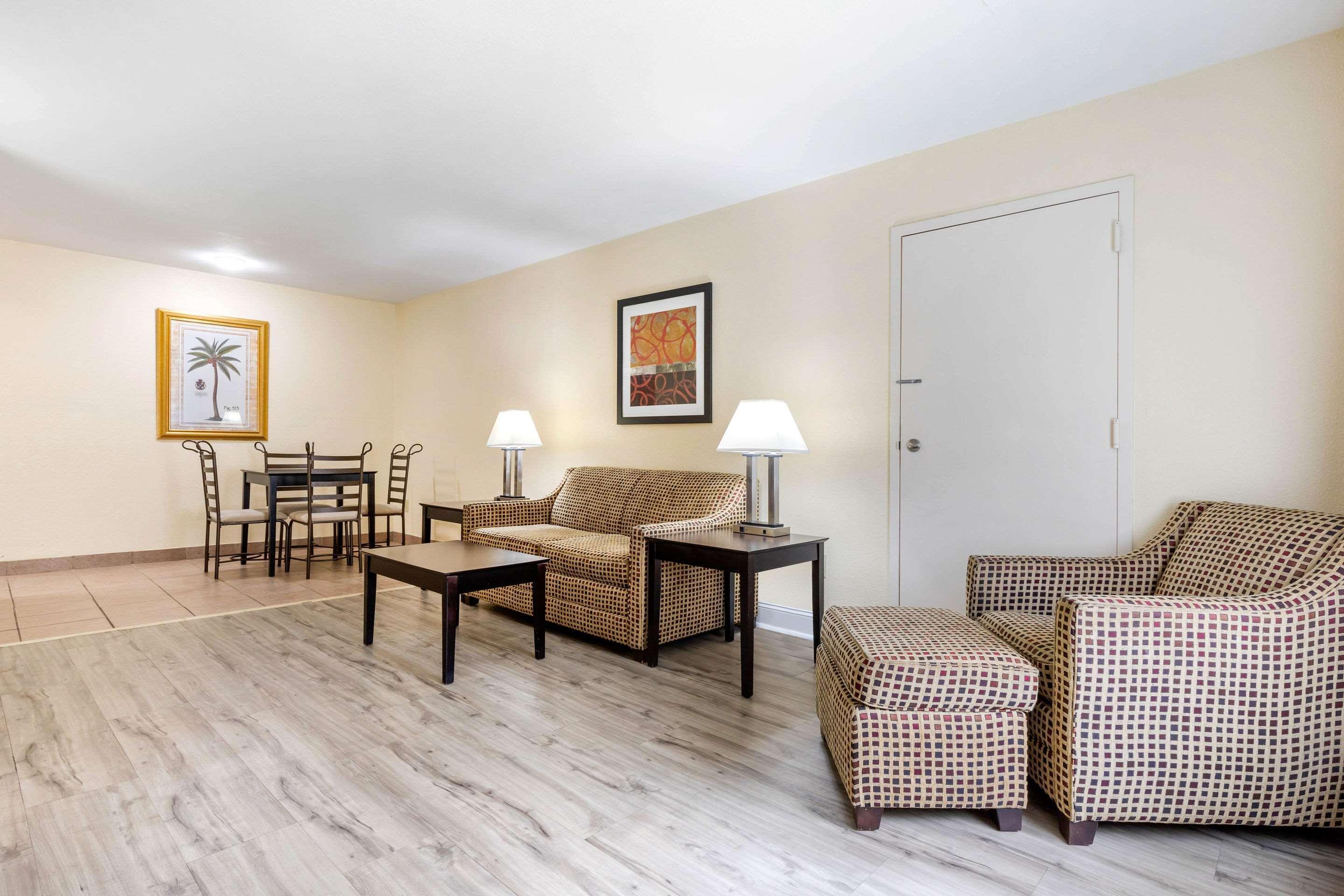 Quality Inn & Suites Лексингтън Екстериор снимка