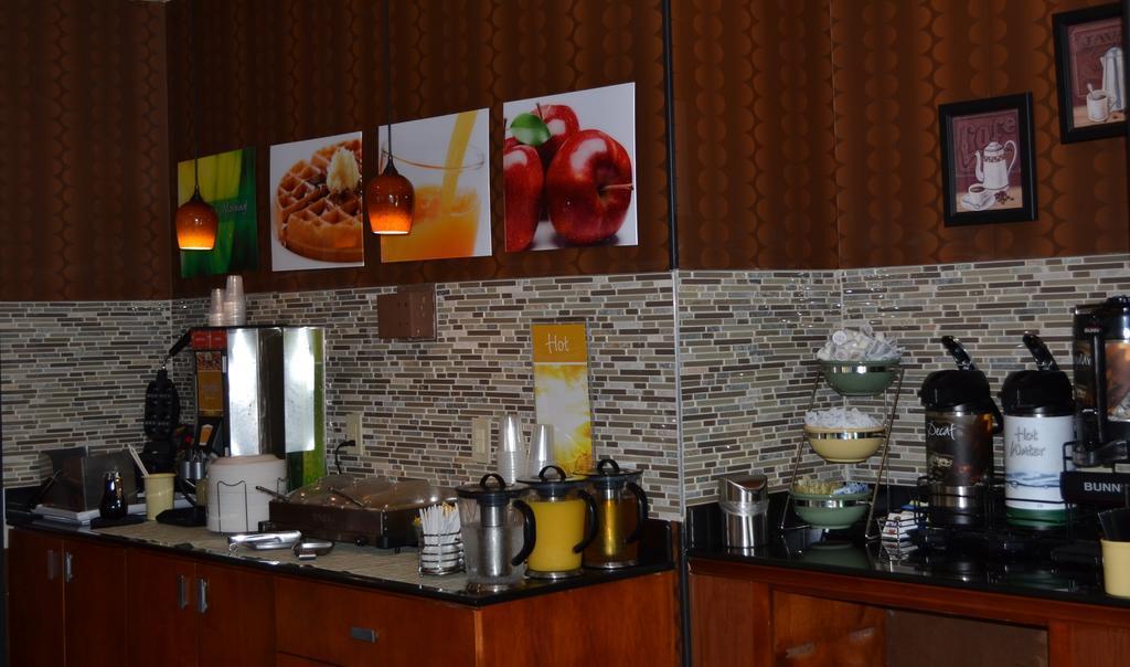Quality Inn & Suites Лексингтън Екстериор снимка