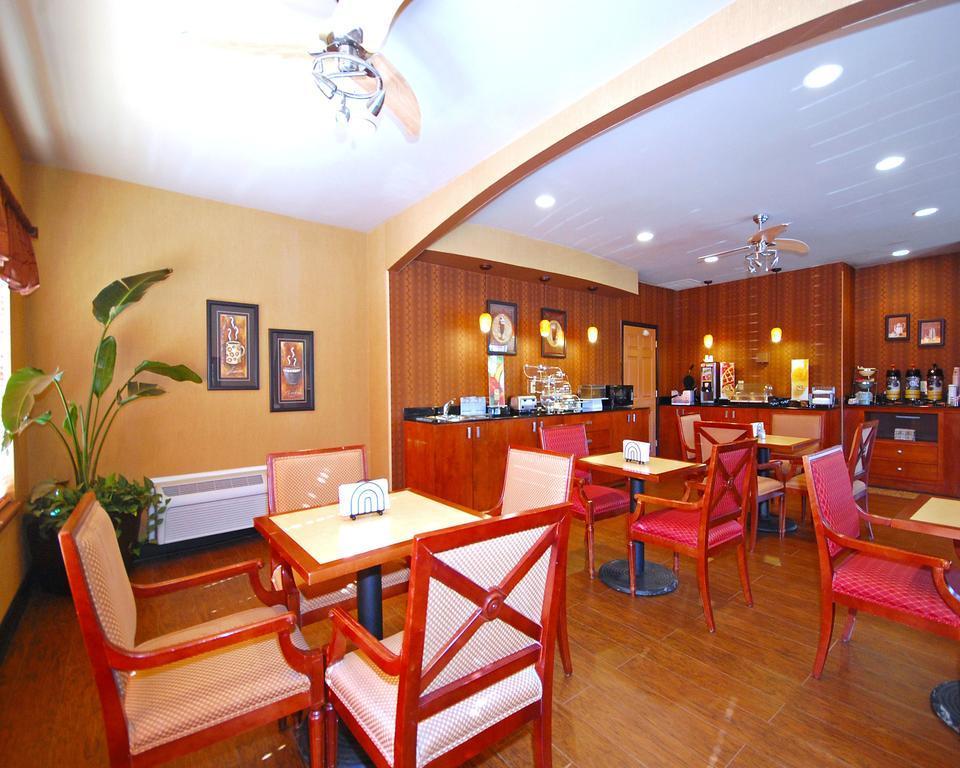Quality Inn & Suites Лексингтън Екстериор снимка
