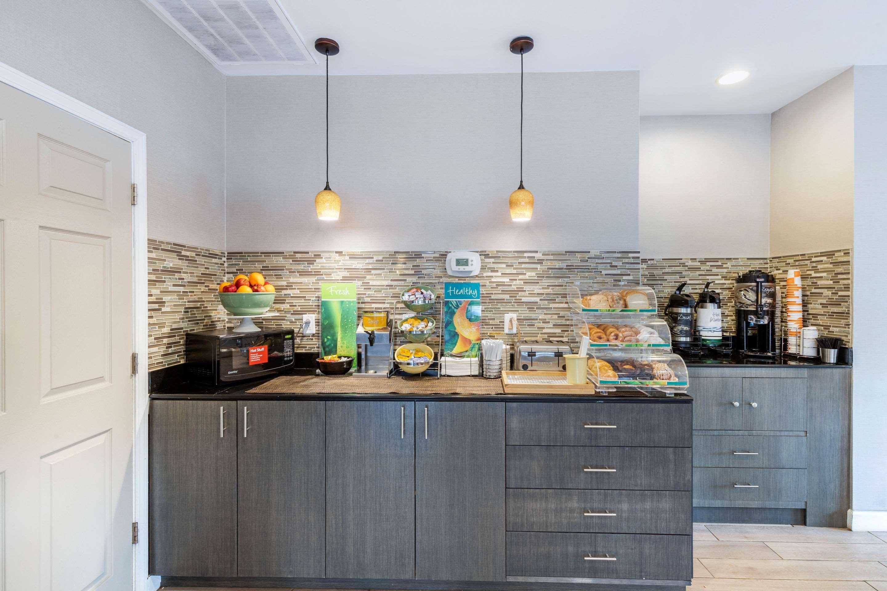 Quality Inn & Suites Лексингтън Екстериор снимка