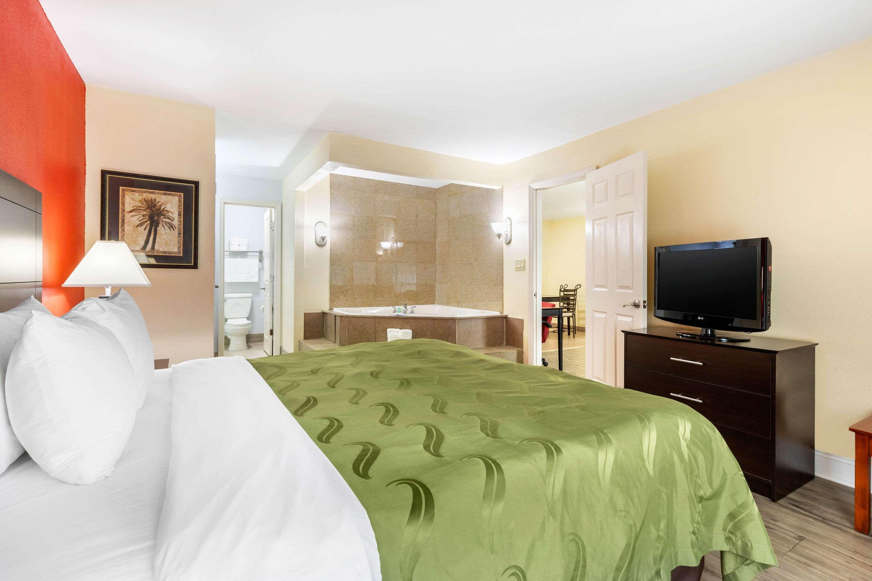Quality Inn & Suites Лексингтън Екстериор снимка