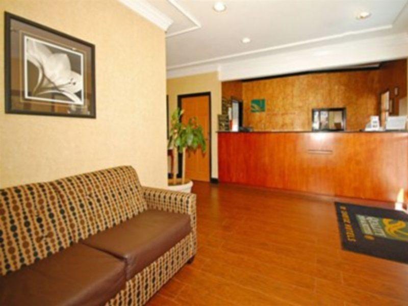 Quality Inn & Suites Лексингтън Интериор снимка