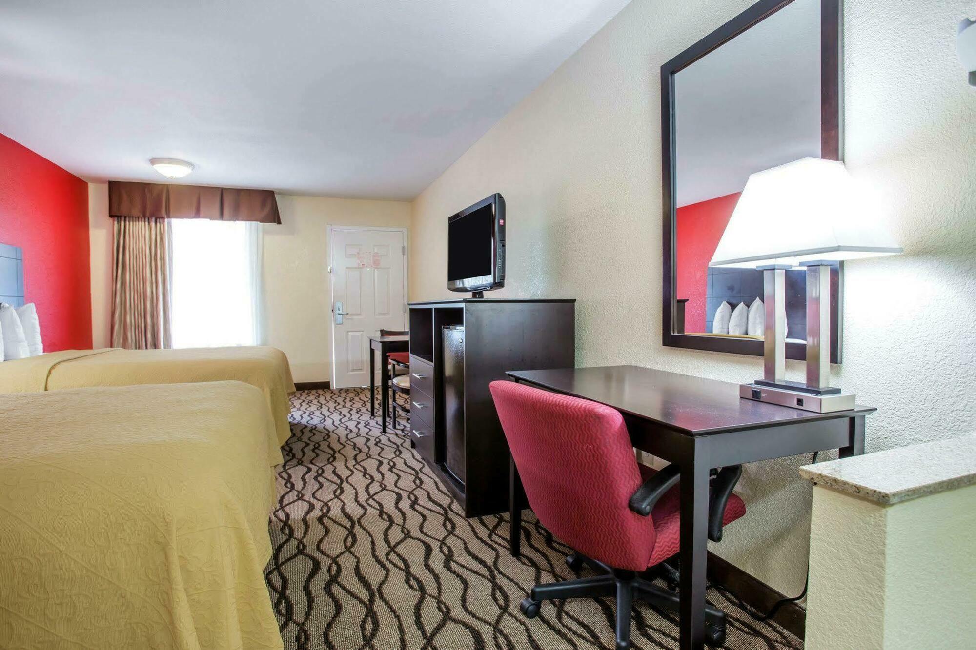 Quality Inn & Suites Лексингтън Екстериор снимка