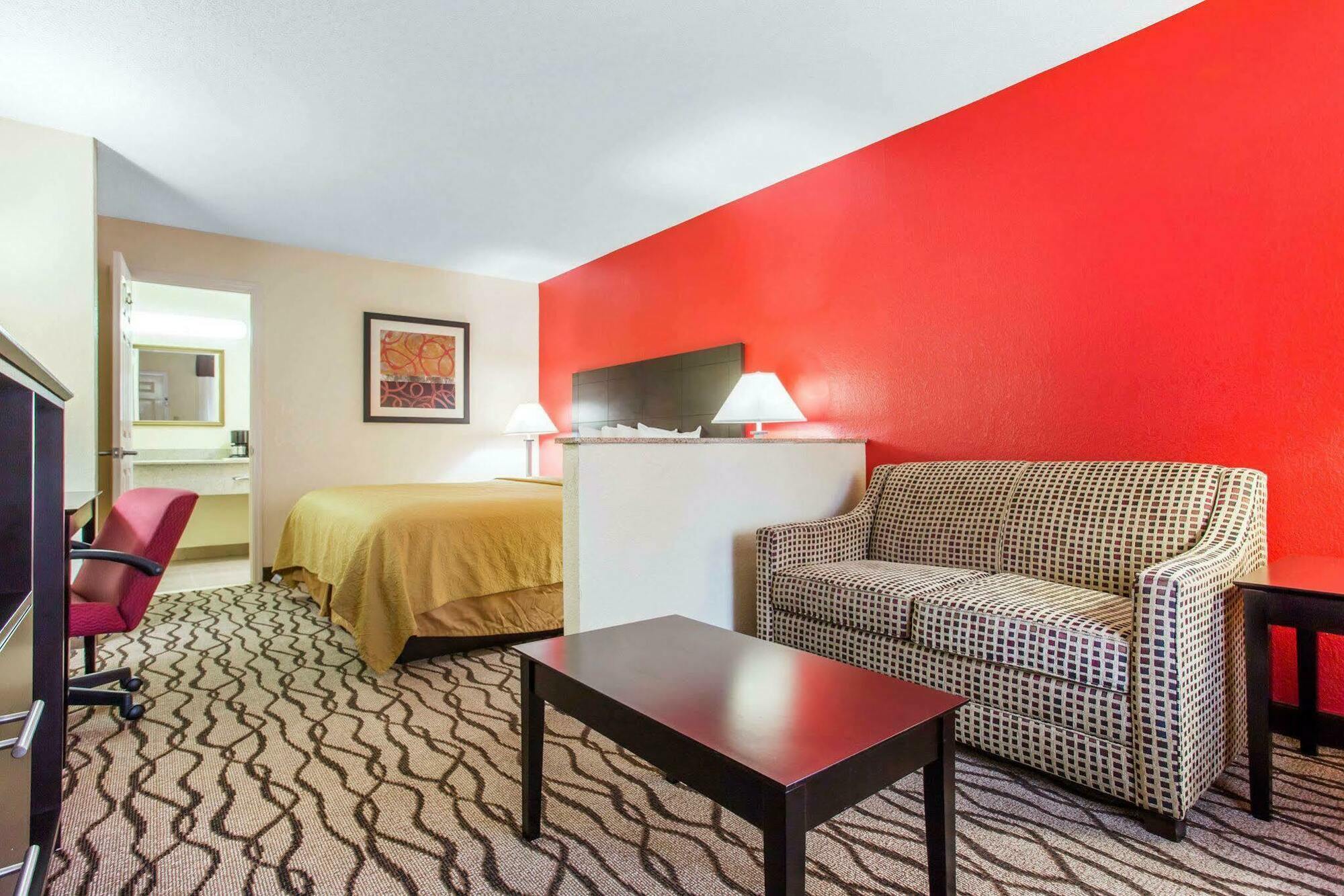 Quality Inn & Suites Лексингтън Екстериор снимка