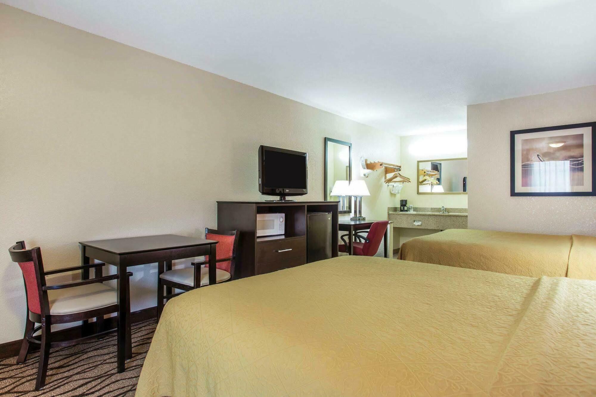 Quality Inn & Suites Лексингтън Екстериор снимка