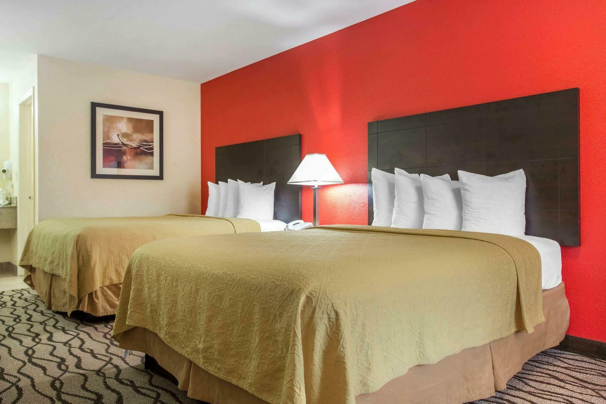 Quality Inn & Suites Лексингтън Екстериор снимка