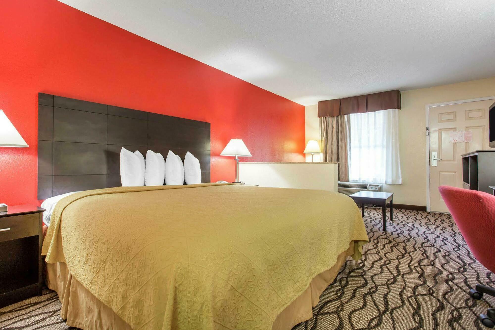 Quality Inn & Suites Лексингтън Екстериор снимка